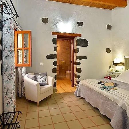 Hotel In With Private Pool