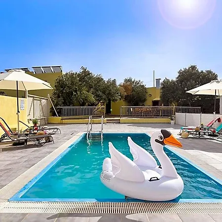 ホテル In With Private Pool インヘニオ